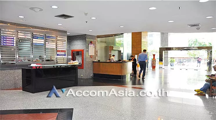 15  Office Space For Rent in Silom ,Bangkok BTS Surasak at Vorawat Building AA10943